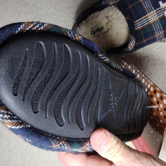 Floopi women's brown and green plaid Mama Bear slippers. NWT. Size 9-10 - Picture 6 of 9